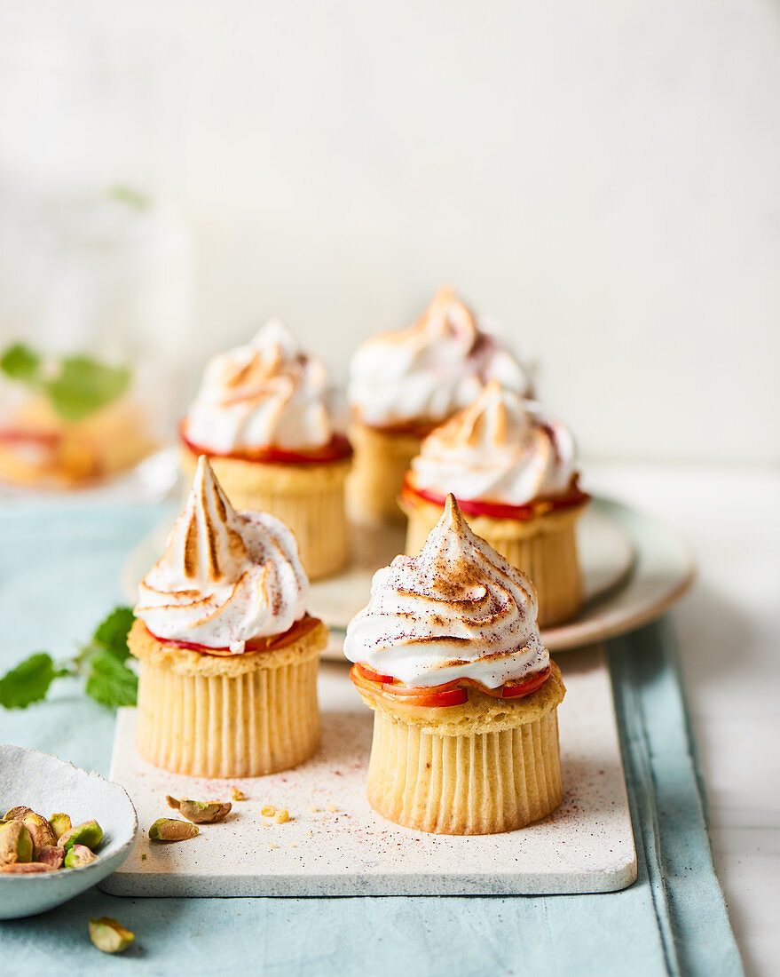 Muffins with meringue topping, nectarines and pistachios