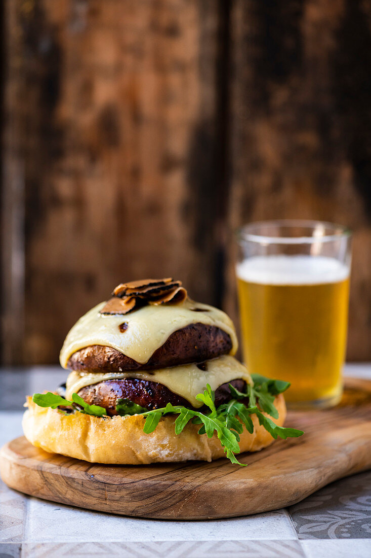 Burger mit Emmentaler und Trüffel