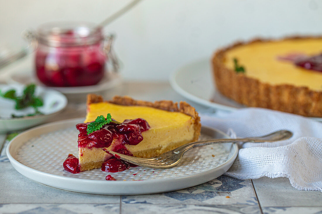 Ricottapie mit Sauerkirschsauce