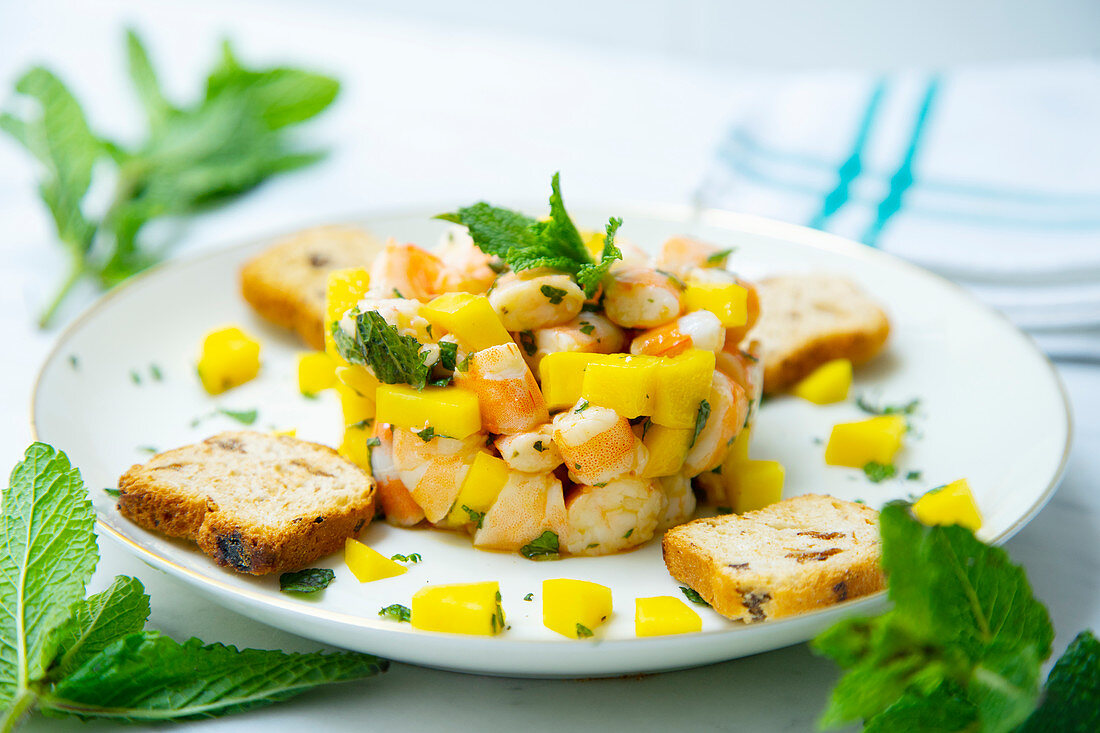 Shrimp tartar with mango and mint
