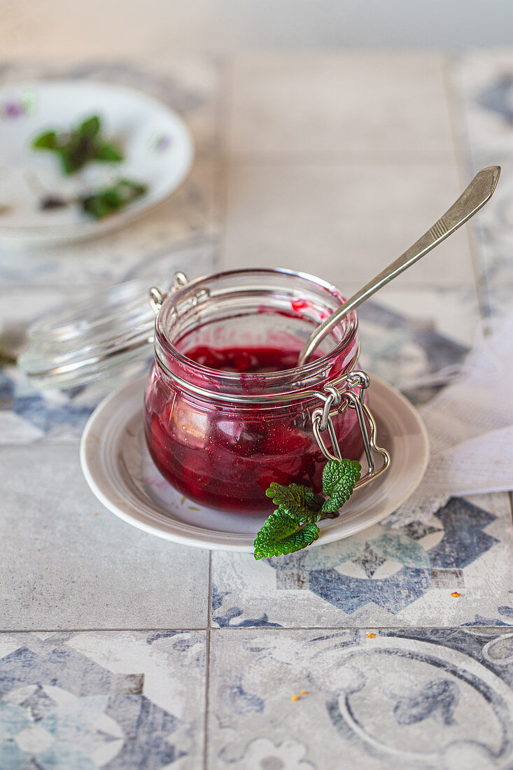 Sauerkirschsauce im Glas