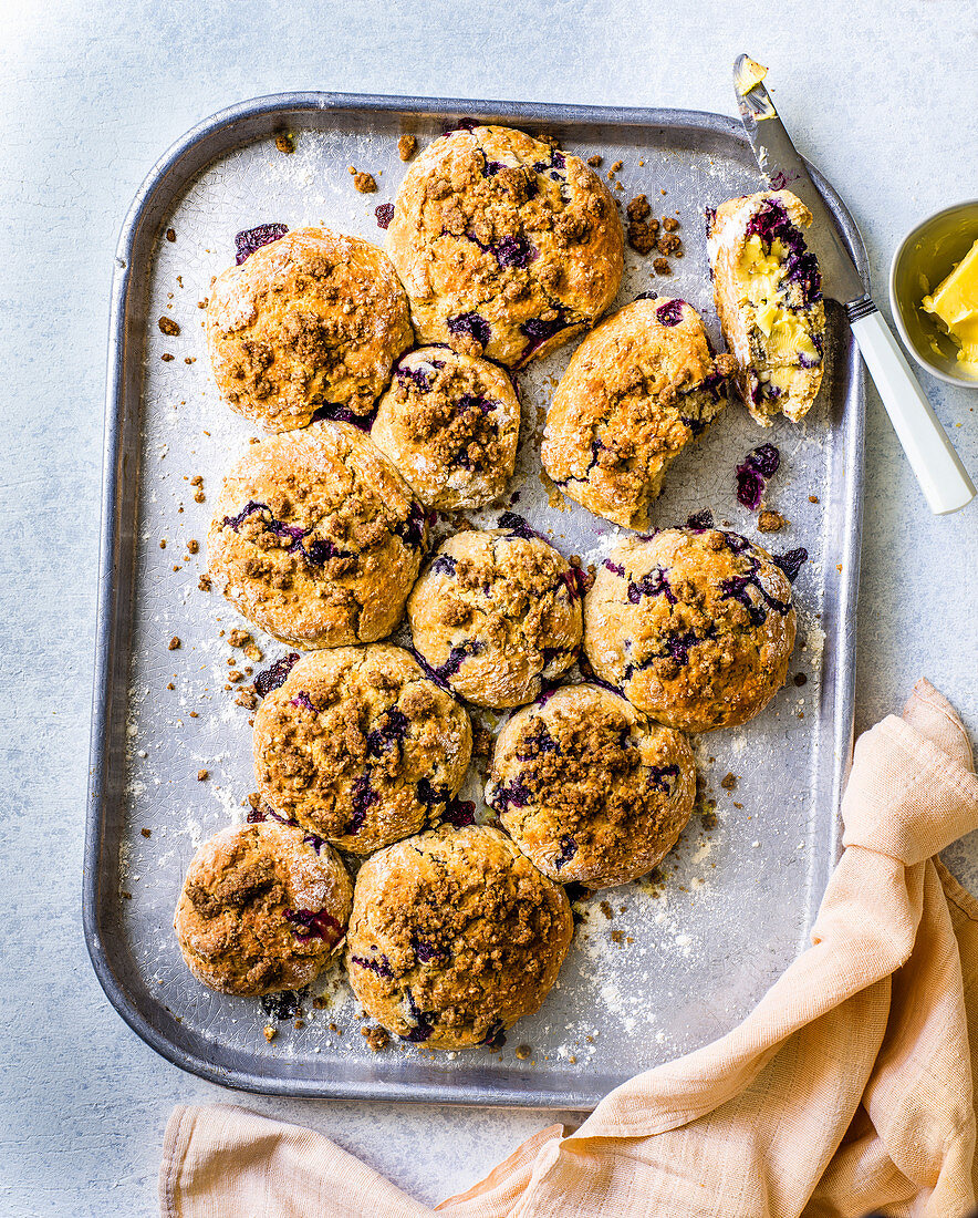 Pull-apart blueberry muffin bread