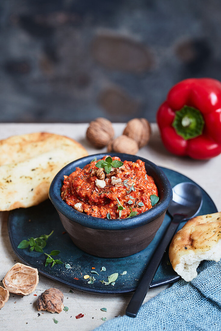 Paprika-Aufstrich mit Walnüssen