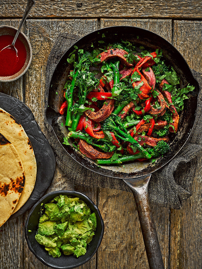 Fajitas mit Rindfleisch und Brokkoli (Mexiko)