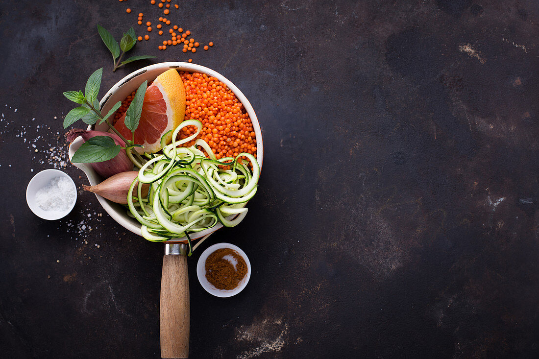 Zutaten für Linseneintopf mit Grapefruit und Zoodles