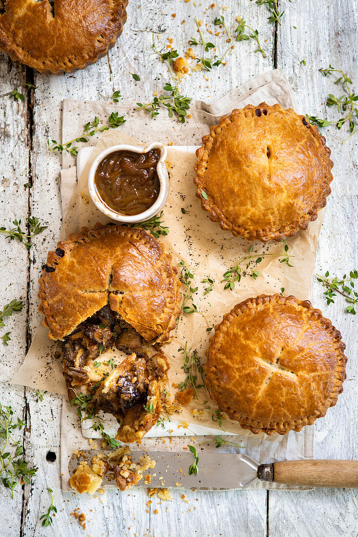 Steak pies with brown sauce