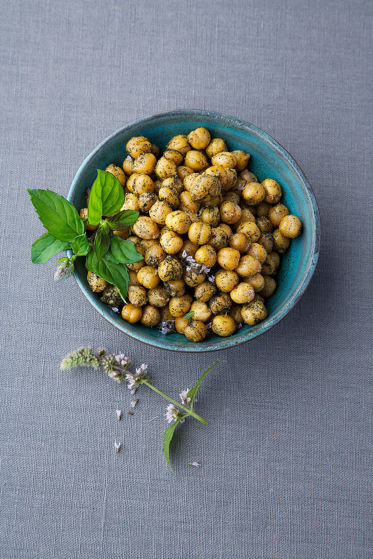 Frittierte Kichererbsen mit Minze