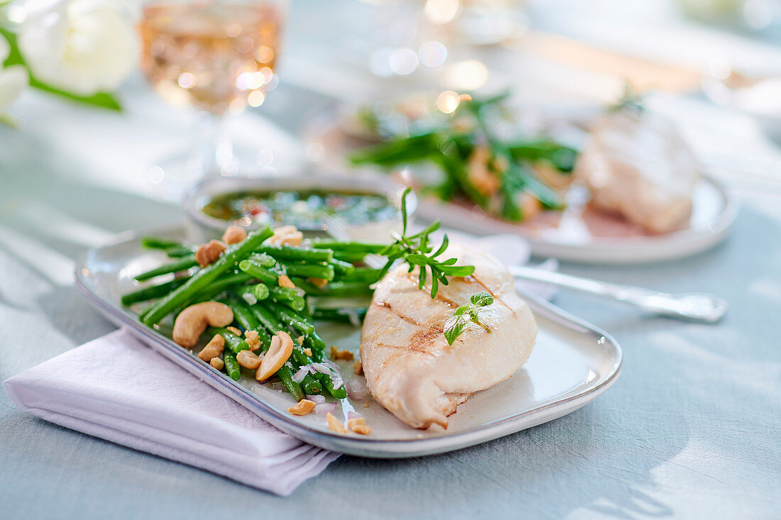 Steamed chicken breast with green beans and cashew nuts