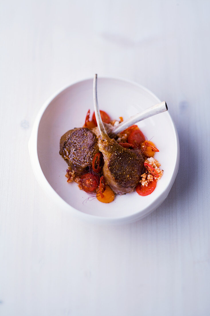 Lammkoteletts mit Sumach und Tomaten-Couscous