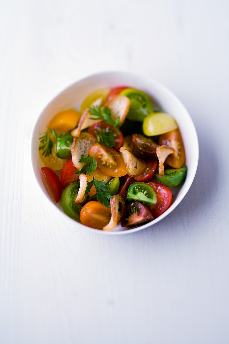 Tomaten-Brotsalat mit Sternanis