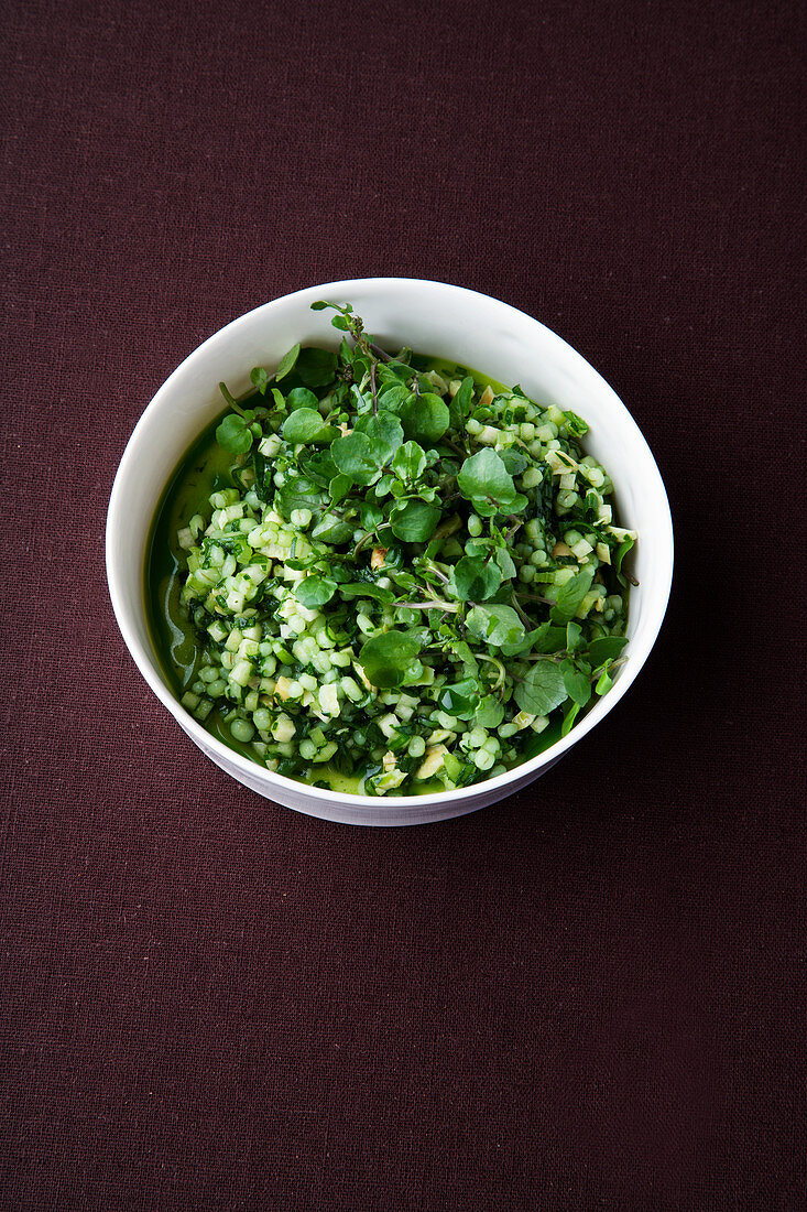Perlgraupen-Birnen-Salat mit Brunnenkresse
