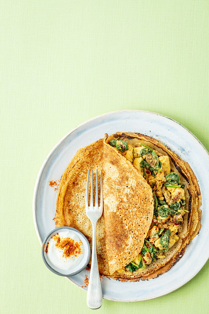 Pfannkuchen mit Hähnchen, Spinat und getrockneten Tomaten