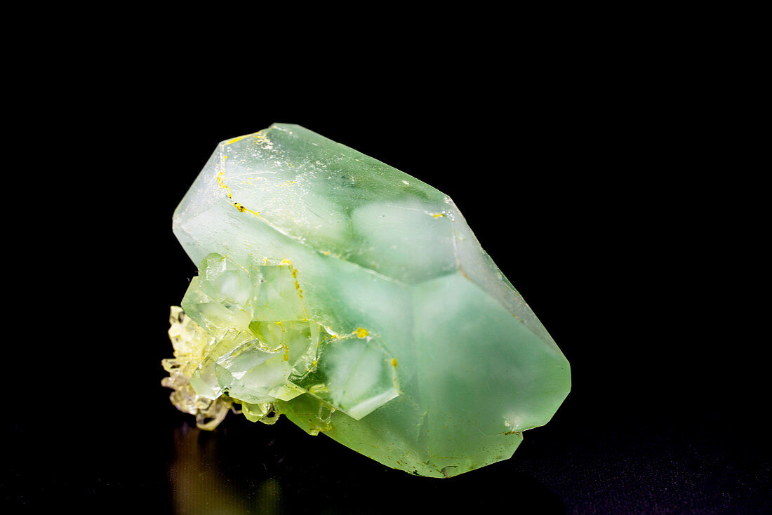 Green crystalline mineral