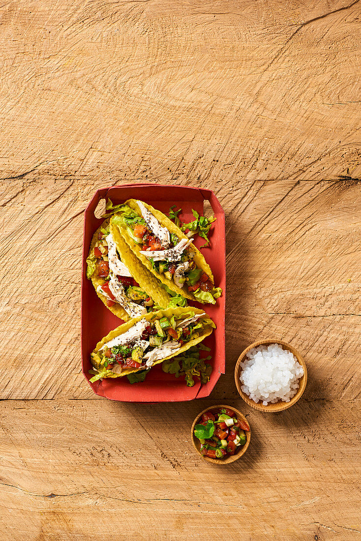 Tacos mit Hühnerfleisch und Salsa (Tex-Mex)