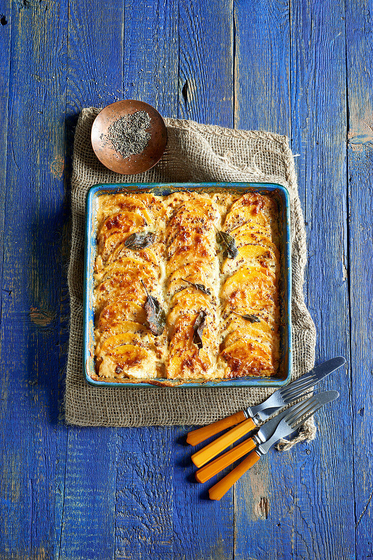 Herbstliches Kürbisgratin mit Senf und Käse