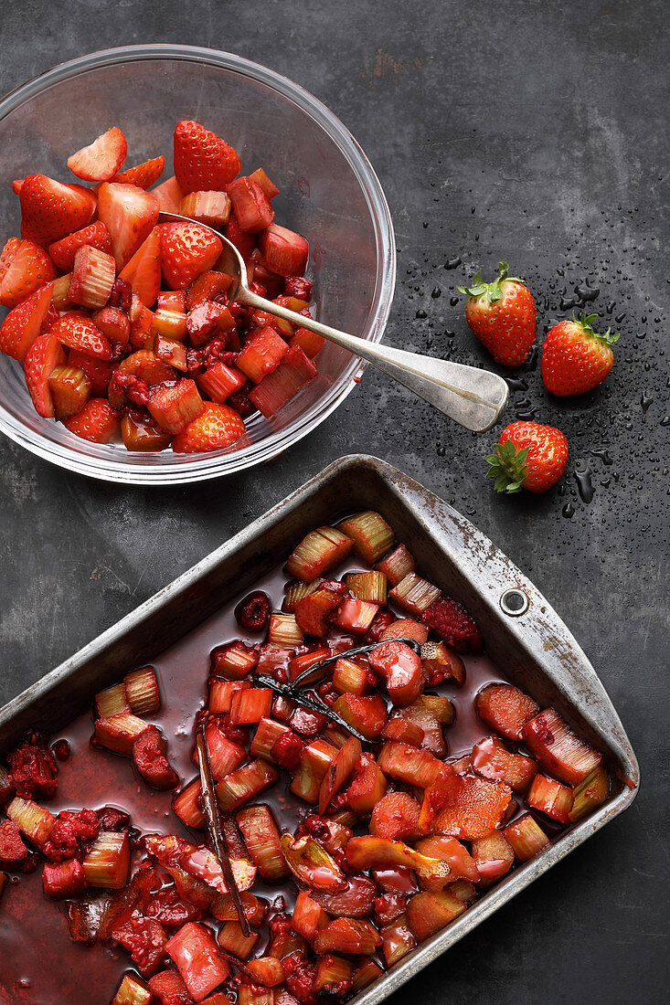 Rhubarb ragout with strawberries and raspberries