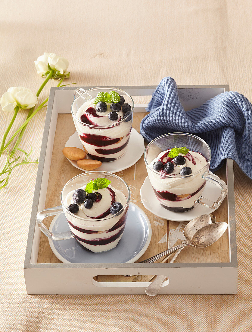 Mascarpone with sponge-biscuits and blueberries
