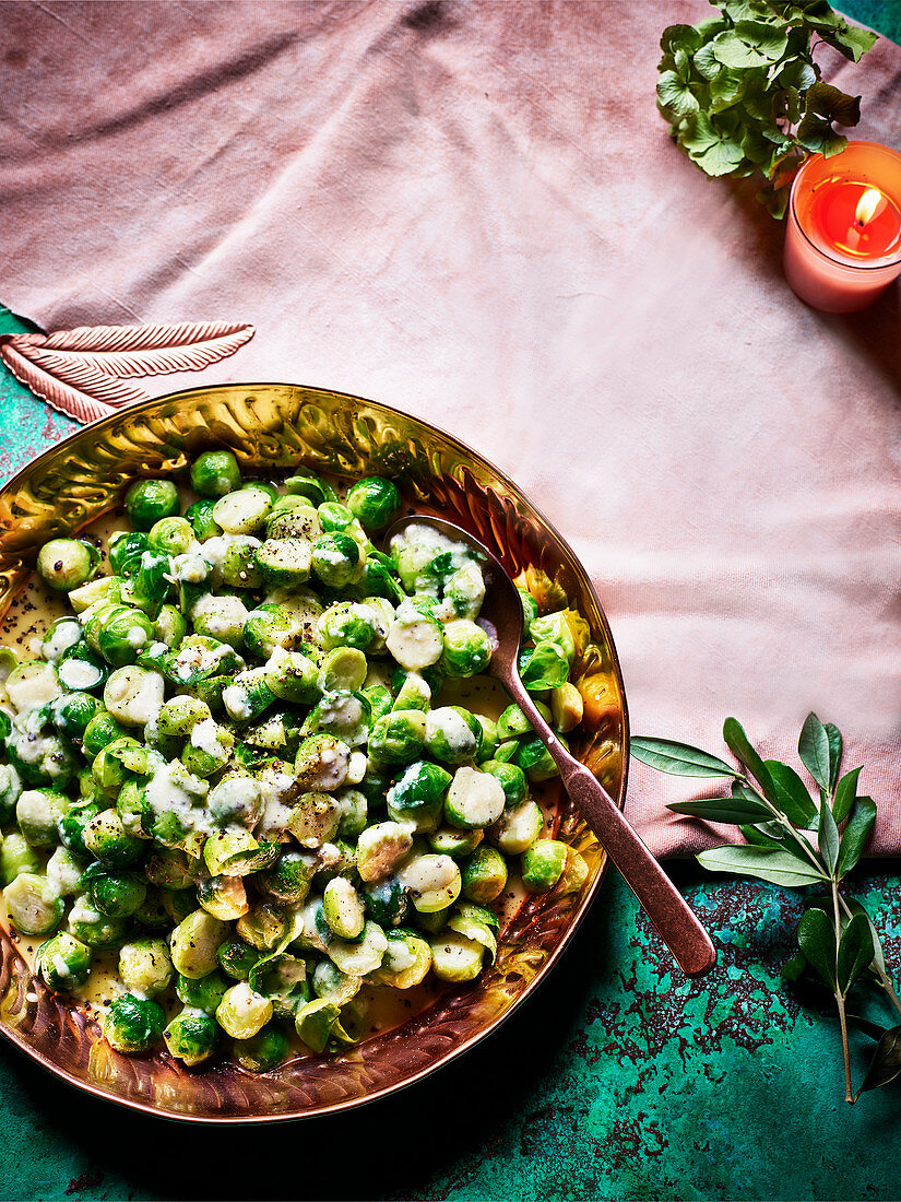 Rosenkohl Cacio E Pepe als weihnachtliche Beilage