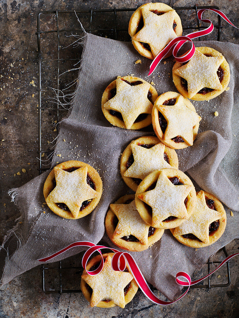 Three-in-one mix mince pies