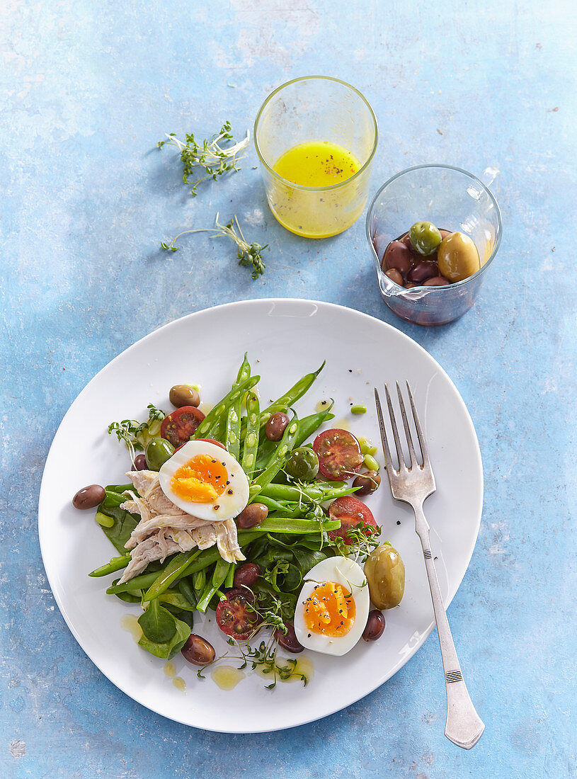 Nicoise salad with chicken