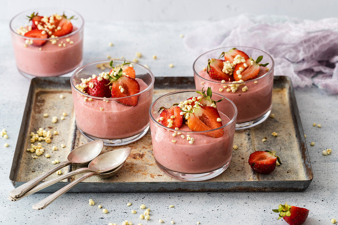 Strawberry millet pudding with fresh strawberries and expanded millet