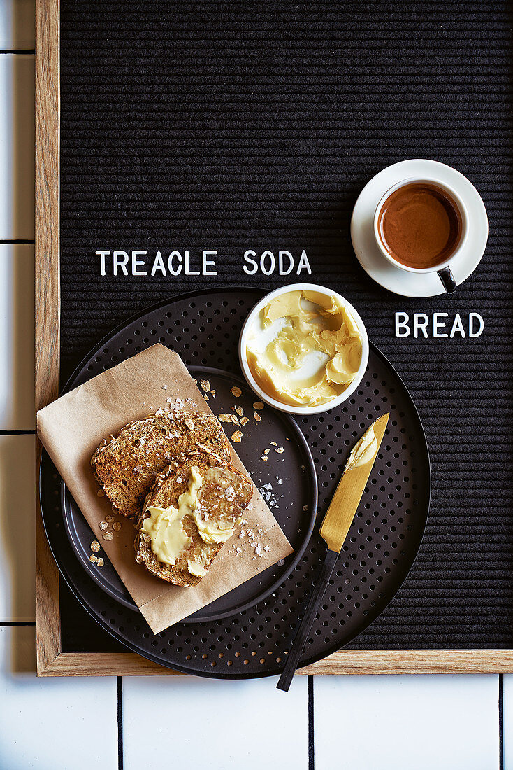 Treacle Soda Bread (Vollkorn-Sodabrot mit Melasse, England)