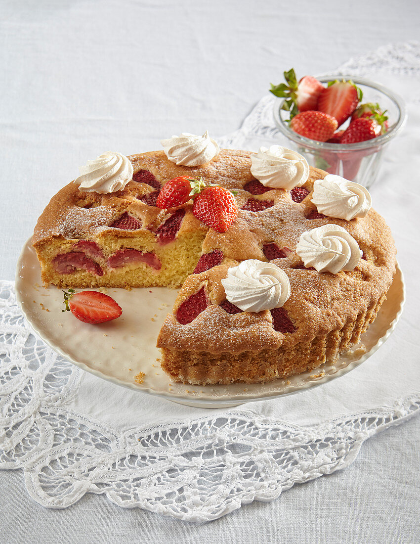 Strawberry pie with meringue