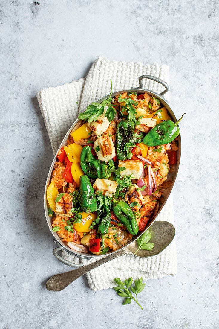 Fried vegetable rice with halloumi