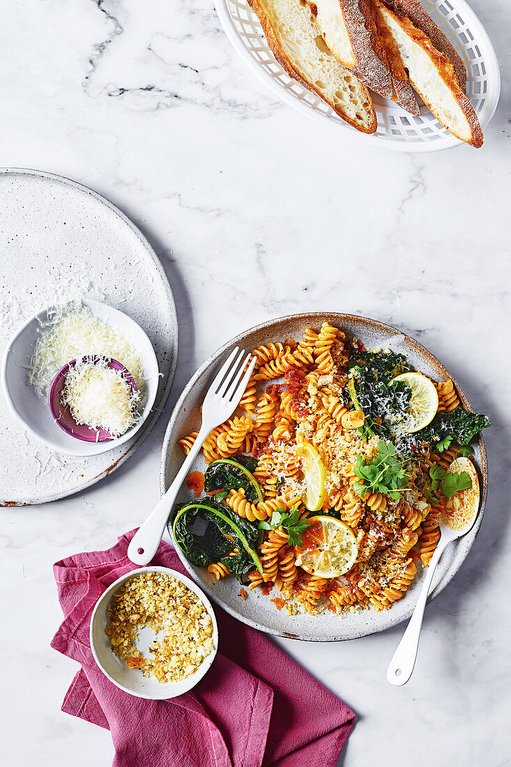 Fusilli mit Nduja, Cavolo Nero und Zitronen-Pangritata