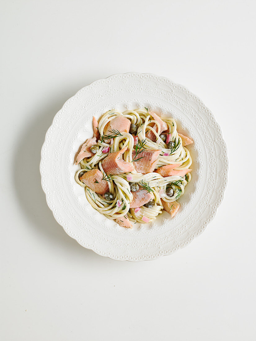 Spaghetti mit Lachsforelle skandinavische Art
