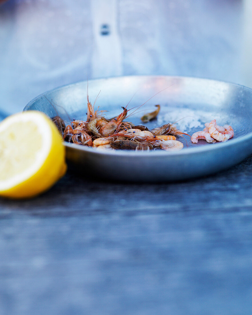 Freshly rinsed shrimps in a pan