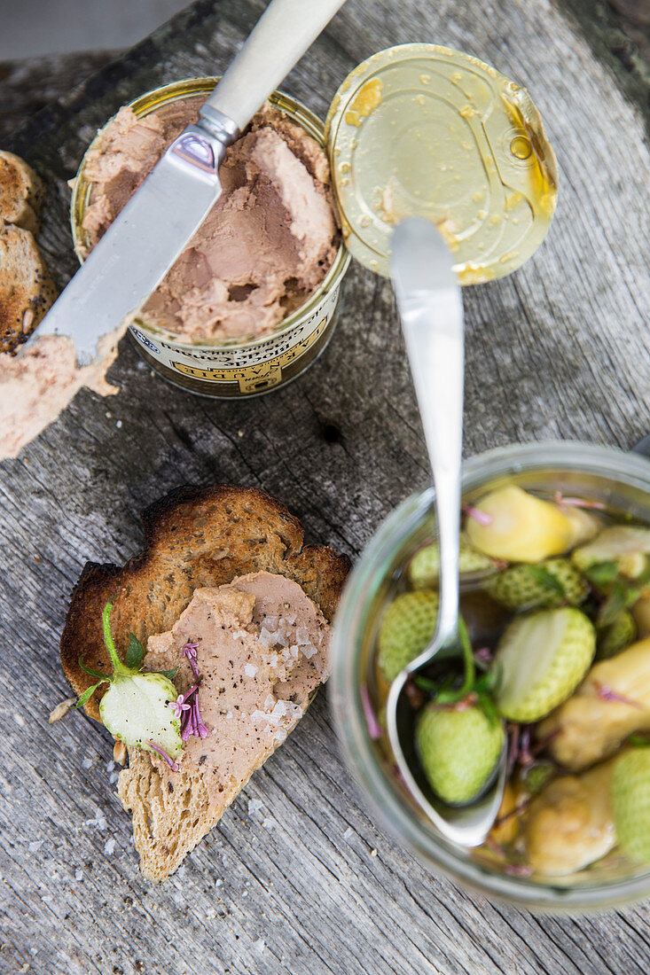 Toasted bread with pate and pickled green strawberries