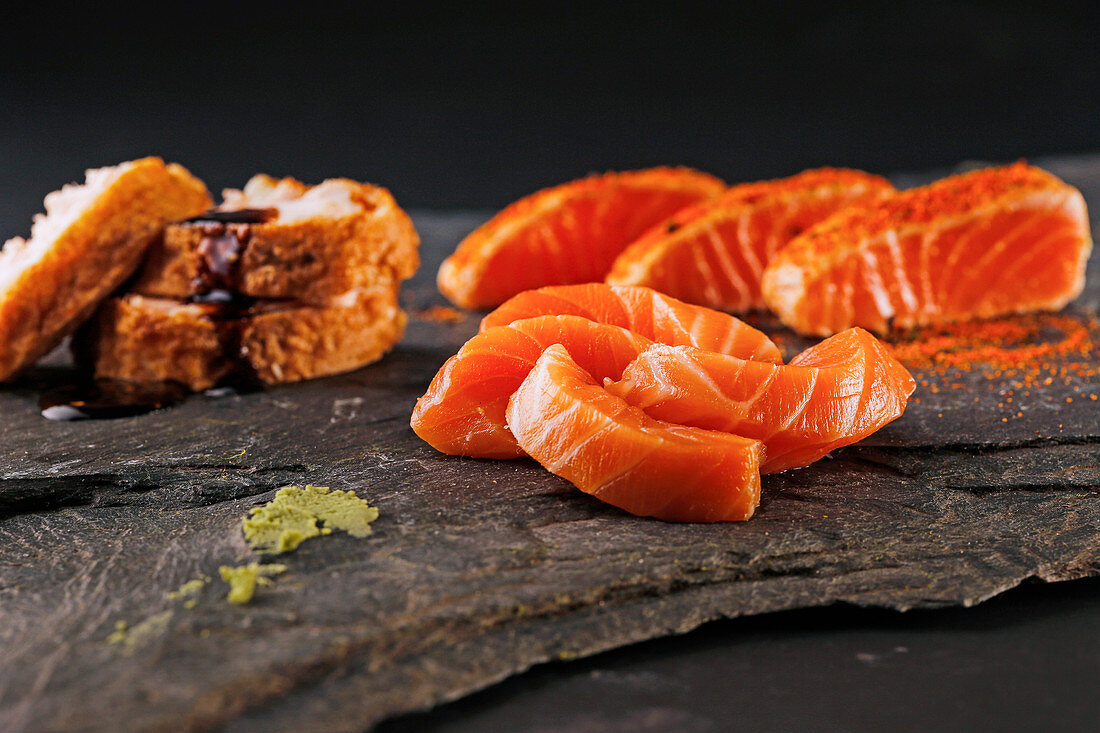 Sashimi auf Steinplatte (Japan)