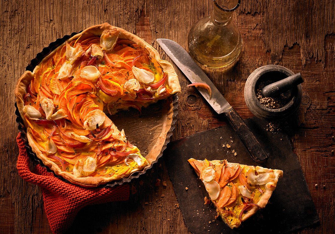 Sweet potato tart with onions, goat's cheese and thyme
