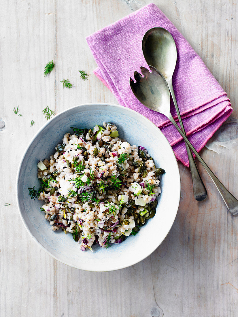 Perlgraupensalat mit Kürbiskernen