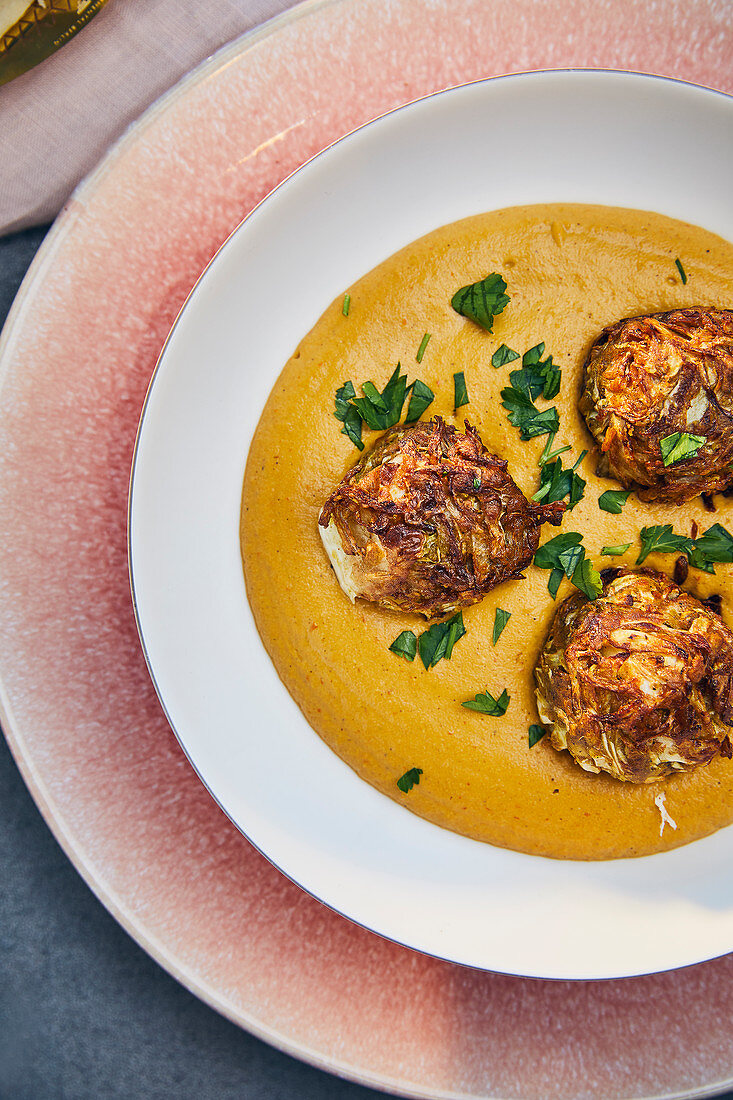 Vegane Bandgobhi Kofta mit Cashew-Tomaten-Curry