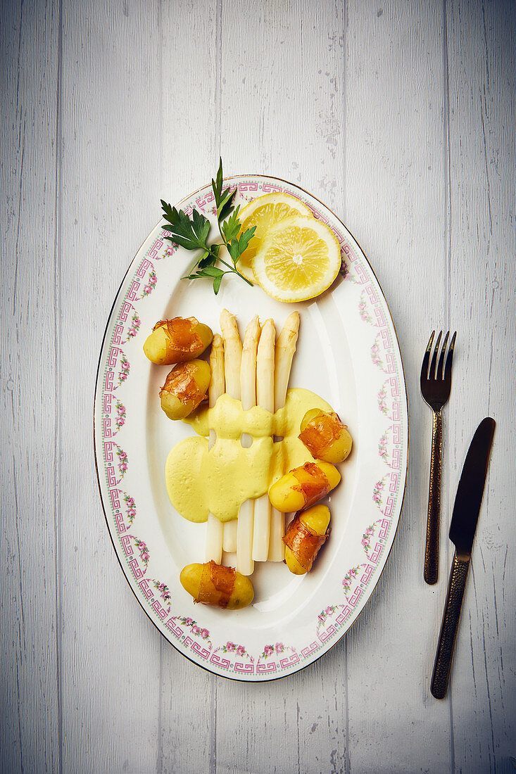 Asparagus with vegan 'ham' potatoes and vegan 'Hollandaise' sauce