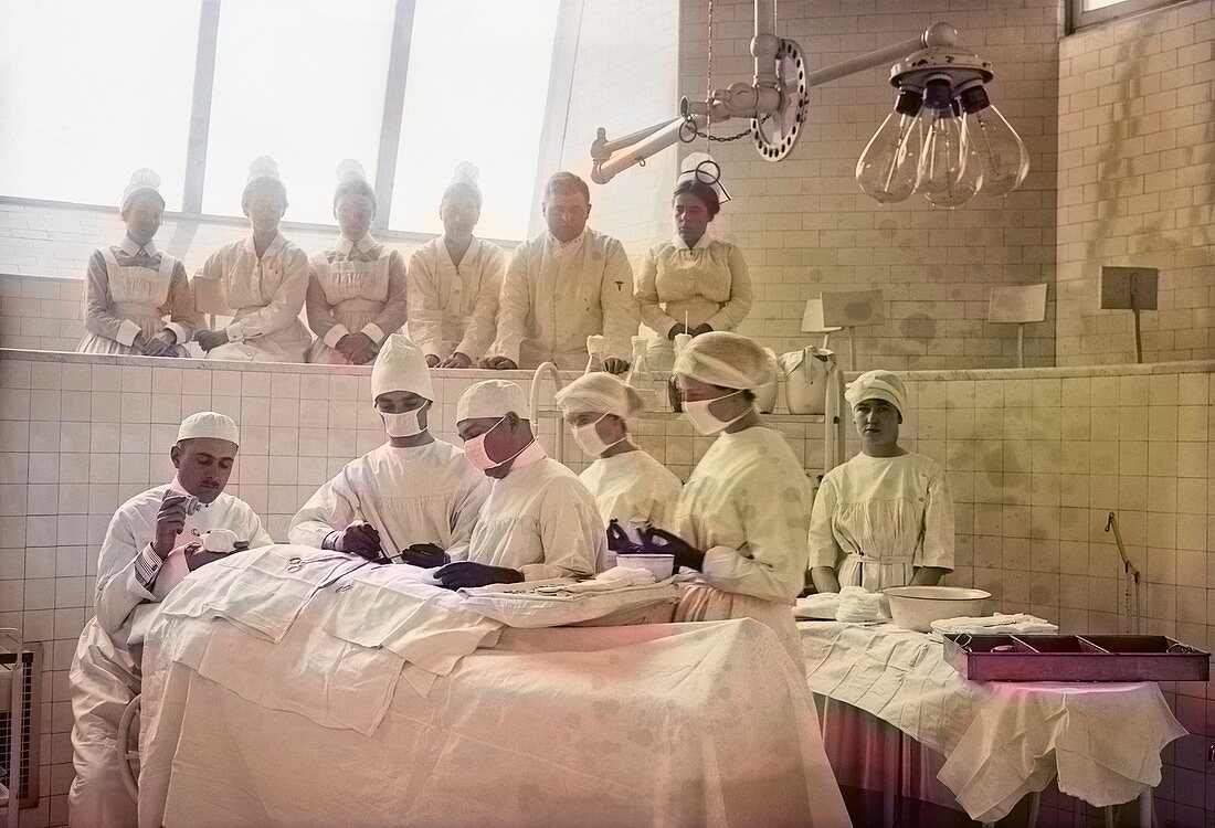 Surgical lesson, 1900s