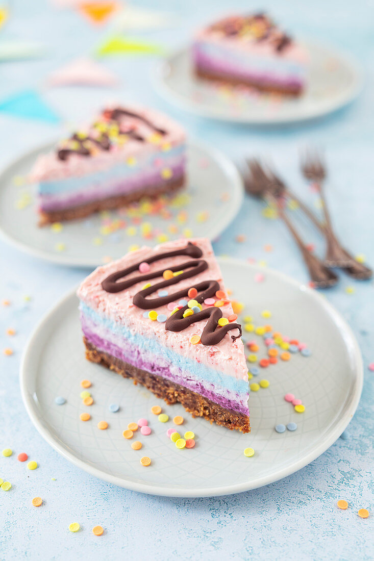 Vegan confetti cake (no bake cheesecake with coloured fruit powder)