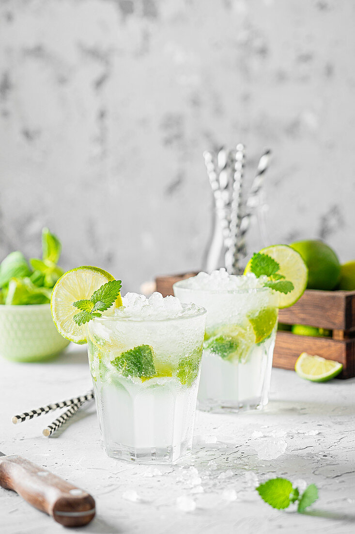 Mojito cocktails with mint leaves and lime slices