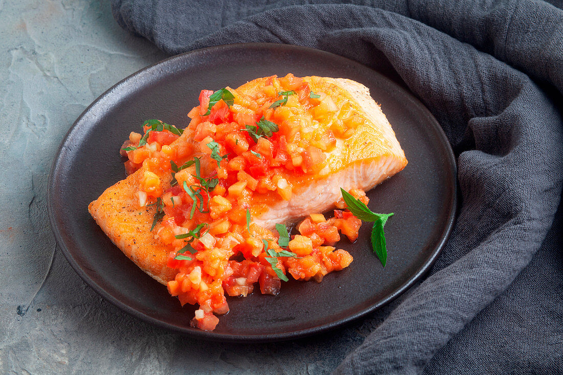 Salmon fillet with papaya and tomato salsa