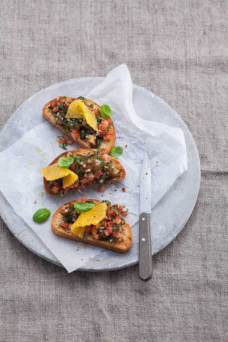 Bruschetta with wakame and orange carpaccio