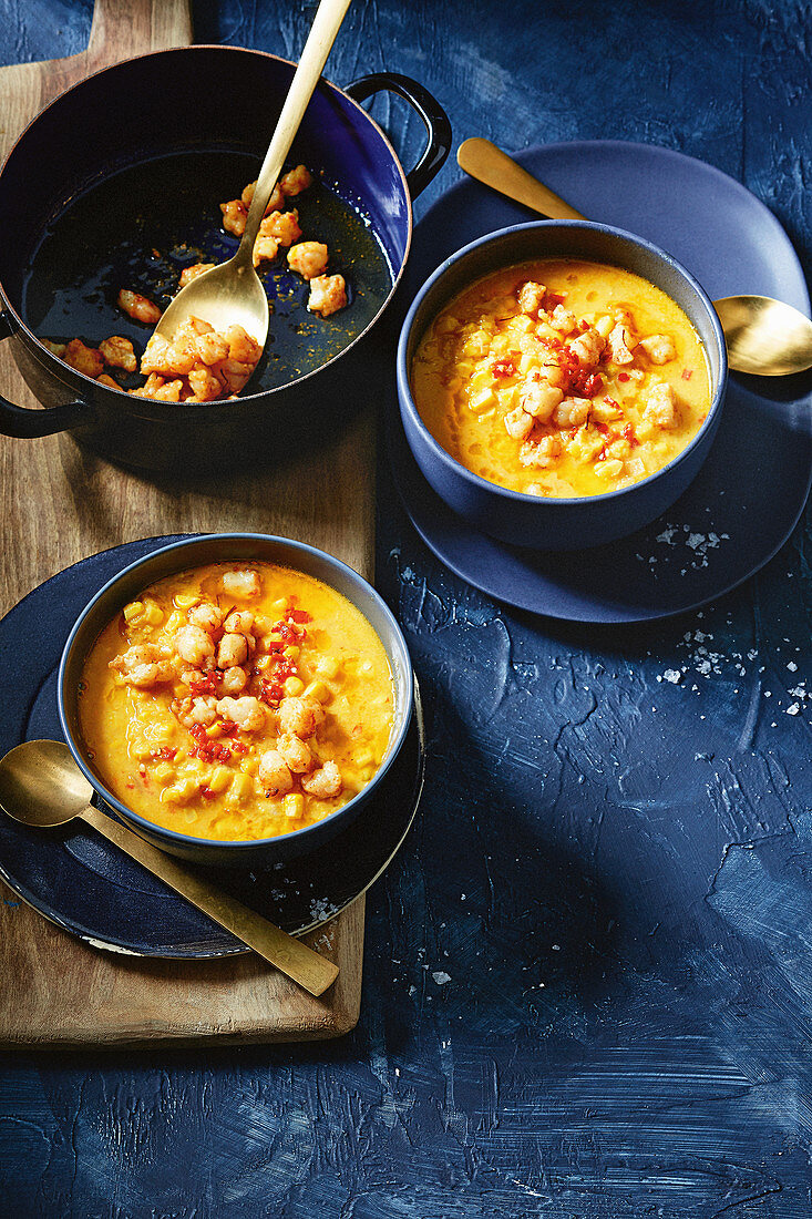 Mais-Garnelen-Suppe mit Safran und brauner Butter
