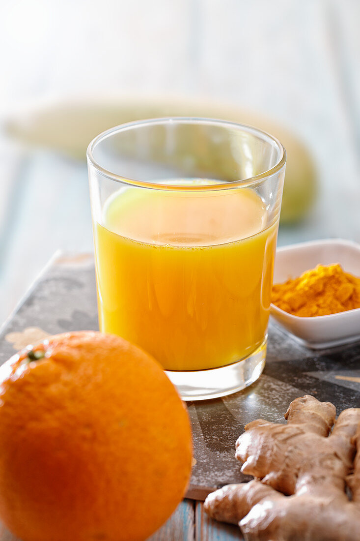 Ingwer-Orangen-Smoothie mit Kurkuma