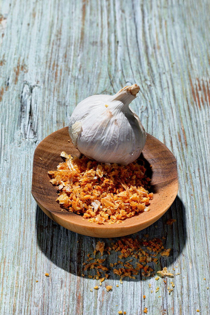A garlic bulb and fried garlic