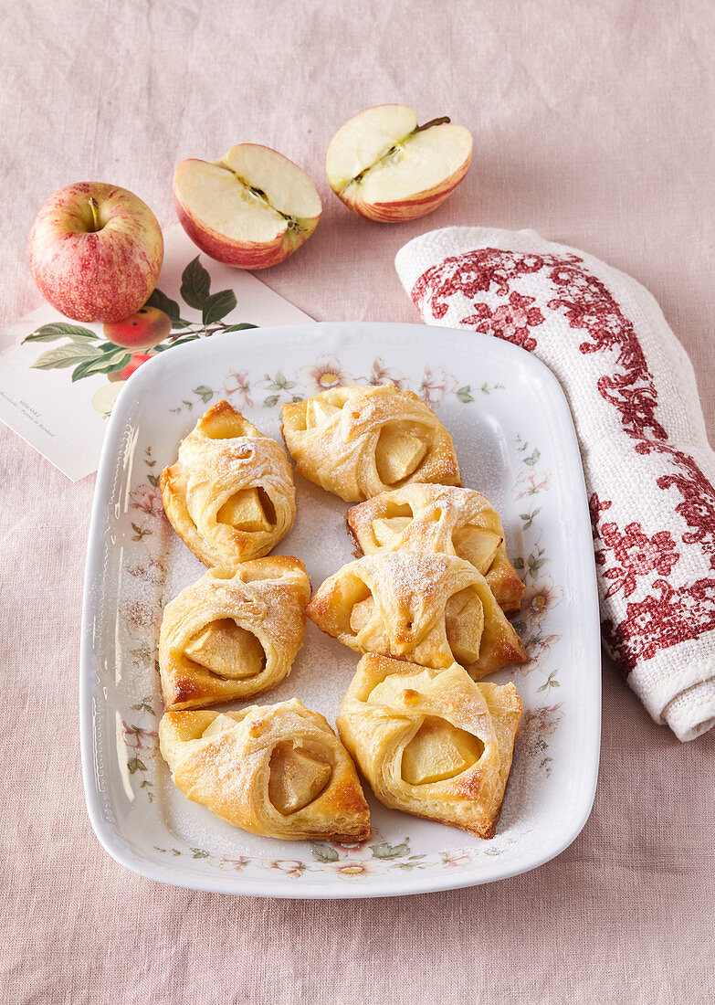 Sweet cheese wraps with apples