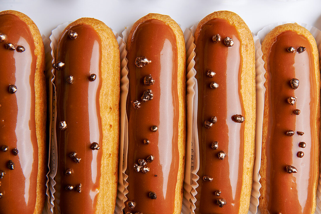 Eclairs mit Kaffeeglasur