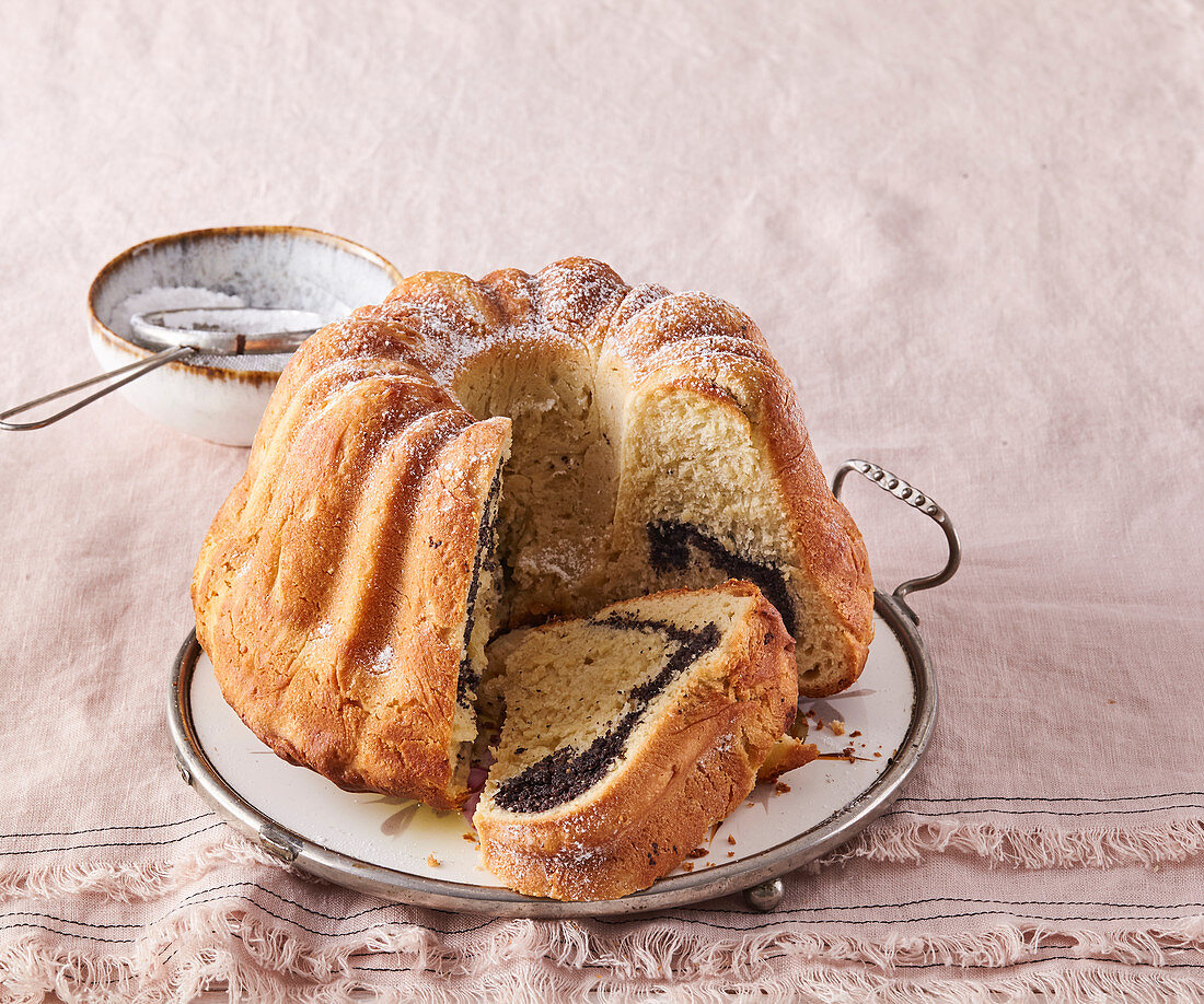 Yeast cake with poppy seed filling