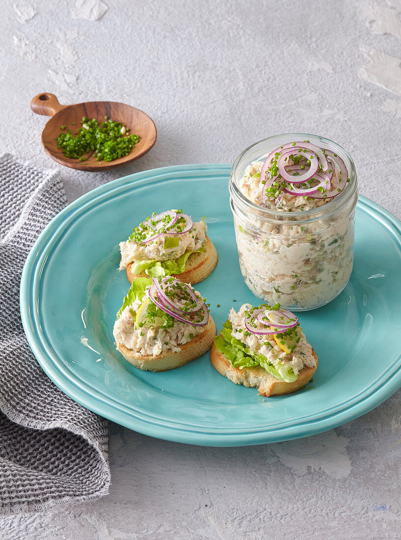 Toasted bread slices with mackerel spread