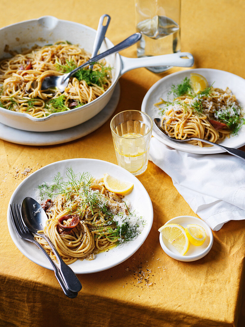 Spaghettini mit Butter und Sardellen